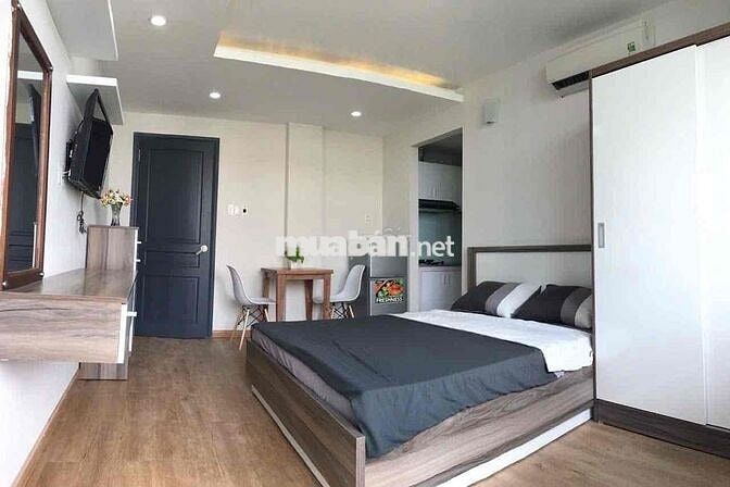 Studio ban công tách bếp máy giặt riêng cách Đại học RMIT 5 phút