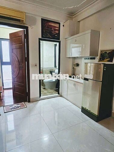 Cho thuê căn hộ 30m2 full đồ ban công thoáng tại Đê La Thành Nhỏ