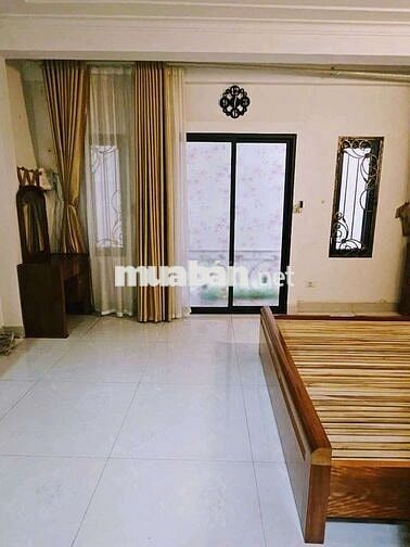 Cho thuê căn hộ 30m2 full đồ ban công thoáng tại Đê La Thành Nhỏ
