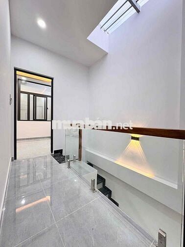 CHO THUÊ NHÀ NGUYÊN CĂN 3 PHÒNG NGỦ SIÊU RỘNG-BAN CÔNG Ở NGÃ TƯ 4 XÃ