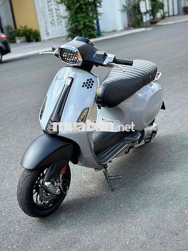 VESPA mà giá chỉ bằng Vision ae nhanh tayyyy