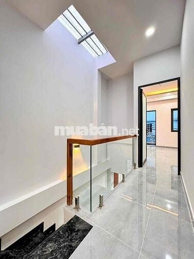 CHO THUÊ NHÀ NGUYÊN CĂN 3 PHÒNG NGỦ SIÊU RỘNG-BAN CÔNG Ở NGÃ TƯ 4 XÃ