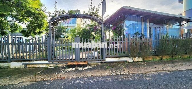 Cần cho thuê nhà gỗ mặt đường Trịnh Hoài Đức