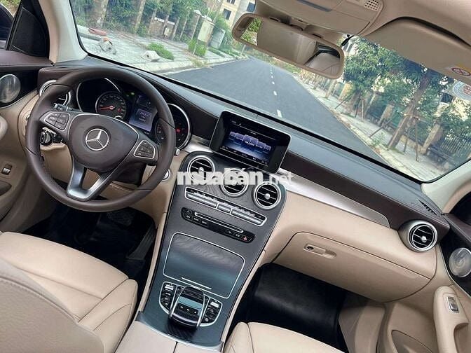 Tầm 800tr có GLC300 4 MATIC chất xe 1 chủ