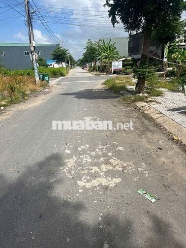 Trả nợ ngân hàng cần bán lô đất gần cầu lớn hóc môn xã Mỹ hạnh
