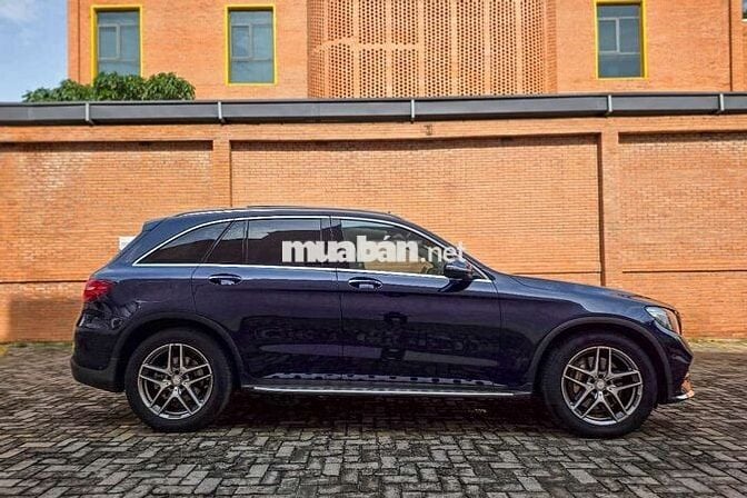 Tầm 800tr có GLC300 4 MATIC chất xe 1 chủ