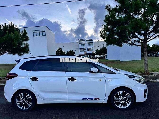 Kia Rondo 2018 2.0 GMT - 900000 km