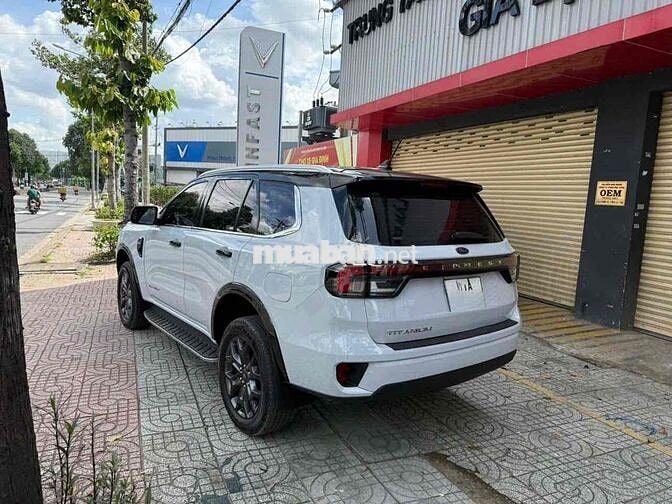 Everest mode2023  Titanium 2.0L AT 4x2 - 36000 km