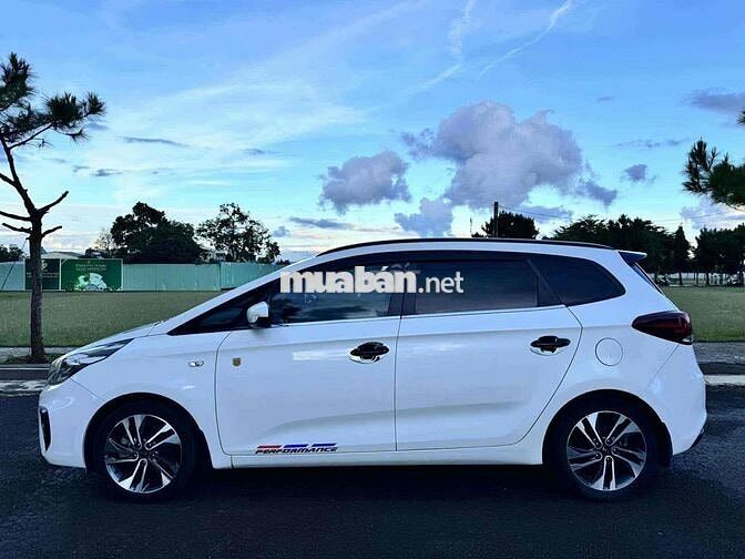 Kia Rondo 2018 2.0 GMT - 900000 km