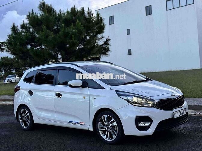 Kia Rondo 2018 2.0 GMT - 900000 km