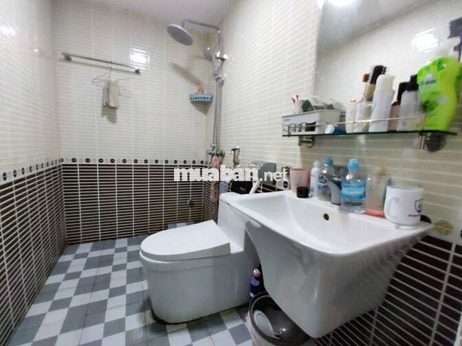 NHÀ ĐÃ QUA SỬ DỤNG NHƯNG VẪN CÒN MỚI