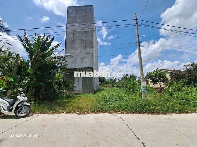 Đất thổ cư dt 1000m giá 4tỷ8 trên đất có sẵn nhà yến.Nhực chánh blức.