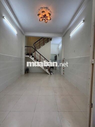 Cho thuê nhà mới tại lạc Long quân