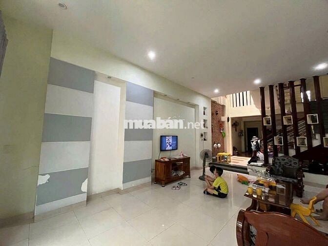 NHÀ MT NGUYỄN XÍ SÁT TRẦN THÁI TÔNG GẦN NGUYỄN TẤT THÀNH