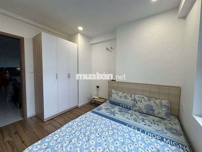 Chính chủ bán căn hộ full nội thất 2 phòng ngủ 2 wc 2 ban công 81m2