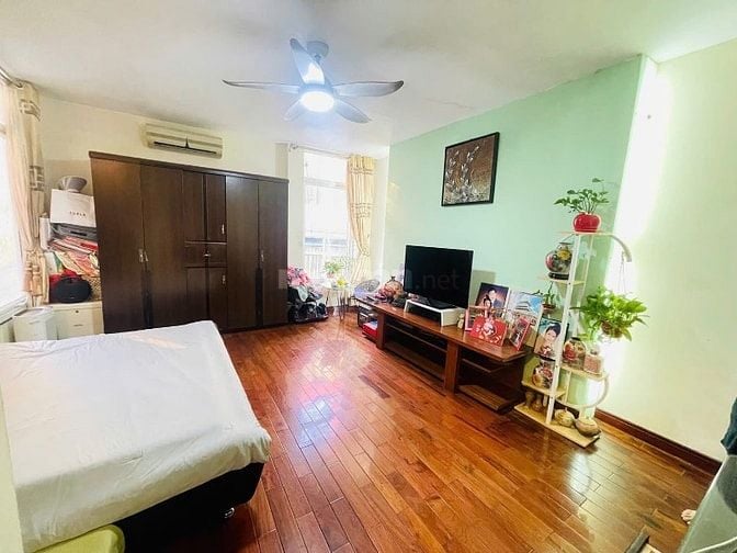 Cờ đến tay ai người đó phất, Thông Phong, Kinh doanh, mặt tiền rộng