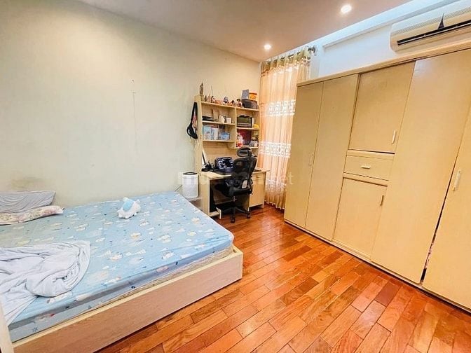 Cờ đến tay ai người đó phất, Thông Phong, Kinh doanh, mặt tiền rộng