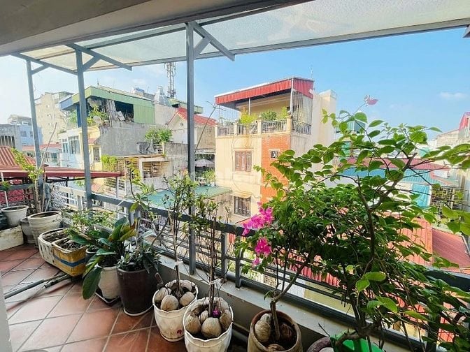 Cờ đến tay ai người đó phất, Thông Phong, Kinh doanh, mặt tiền rộng