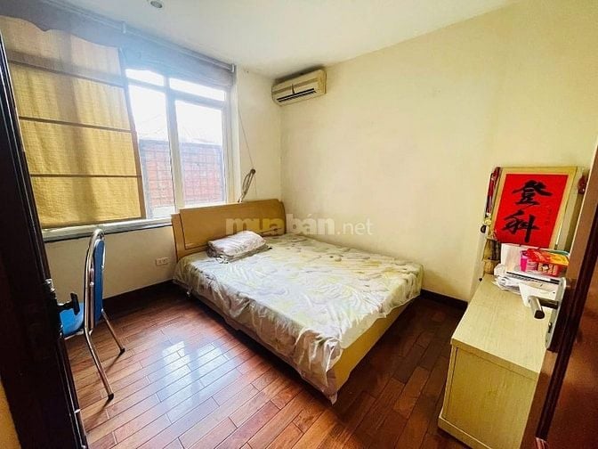 Cờ đến tay ai người đó phất, Thông Phong, Kinh doanh, mặt tiền rộng