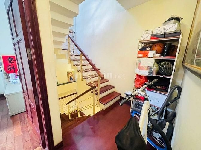 Cờ đến tay ai người đó phất, Thông Phong, Kinh doanh, mặt tiền rộng