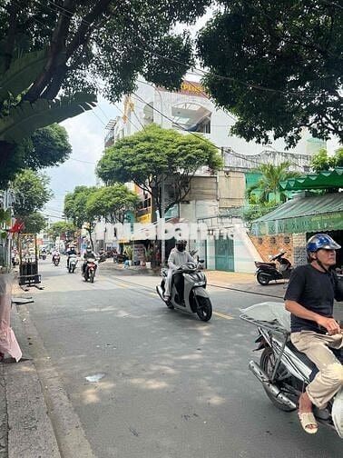 GẤP BAN NHÀ 4 TẦNG. LÔ GÓC 2MT. NGANG HIẾM 6M KO LG. SÁT PHẠM VĂN ĐỒNG