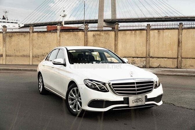 Mercedes E200 Model 2017 - Hỗ trợ Bank - Trắng Nâu