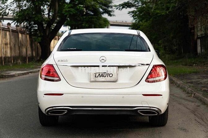 Mercedes E200 Model 2017 - Hỗ trợ Bank - Trắng Nâu