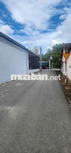 Bán đất ngộp bình dương. DT 199m2 . Thổ cư 100. Giá 480 tr