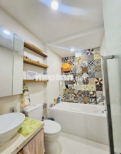 Bán nhà 6 tầng, 4.6x15 Trường Sa PN, xe hơi đến cửa. Đang cho thuê trọ