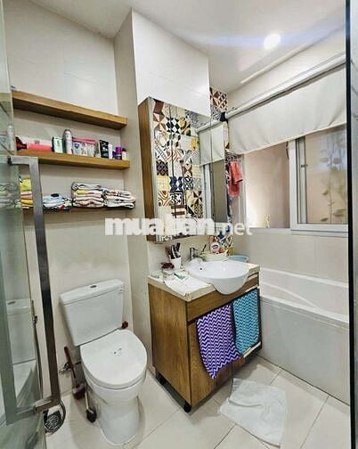Bán nhà 6 tầng, 4.6x15 Trường Sa PN, xe hơi đến cửa. Đang cho thuê trọ