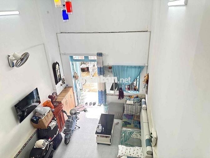 Tôi cần bán nhà 1 trệt 1 lửng còn mới , cứng cáp , chỉ việc dọn vào ở