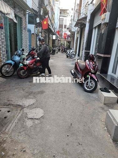 Nhà 1 trệt . 1 lầu . 2PN . 2VC . Nhà còn mới đẹp . dọn vào ở ngay