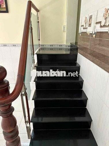 Nhà 1 trệt . 1 lầu . 2PN . 2VC . Nhà còn mới đẹp . dọn vào ở ngay