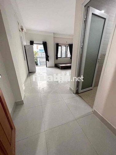 PHÒNG BAN CÔNG CỬA SỔ GẦN CHUNG CƯ HÀ ĐÔ Q12