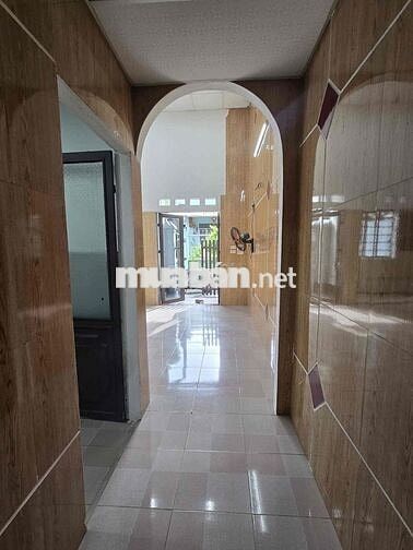 Nhà gác đúc kiệt truòng chinh gần lê trọng tấn chỉ 2ti290