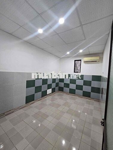 Nhà gác đúc kiệt truòng chinh gần lê trọng tấn chỉ 2ti290