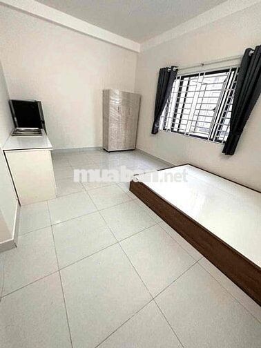 PHÒNG BAN CÔNG CỬA SỔ GẦN CHUNG CƯ HÀ ĐÔ Q12
