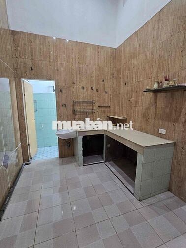 Nhà gác đúc kiệt truòng chinh gần lê trọng tấn chỉ 2ti290
