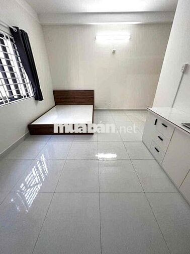 PHÒNG BAN CÔNG CỬA SỔ GẦN CHUNG CƯ HÀ ĐÔ Q12