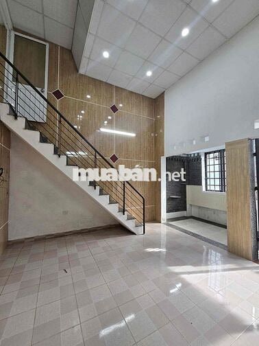 Nhà gác đúc kiệt truòng chinh gần lê trọng tấn chỉ 2ti290