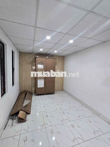 Nhà gác đúc kiệt truòng chinh gần lê trọng tấn chỉ 2ti290