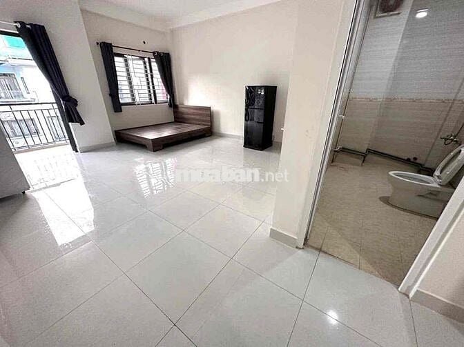 PHÒNG BAN CÔNG CỬA SỔ GẦN CHUNG CƯ HÀ ĐÔ Q12
