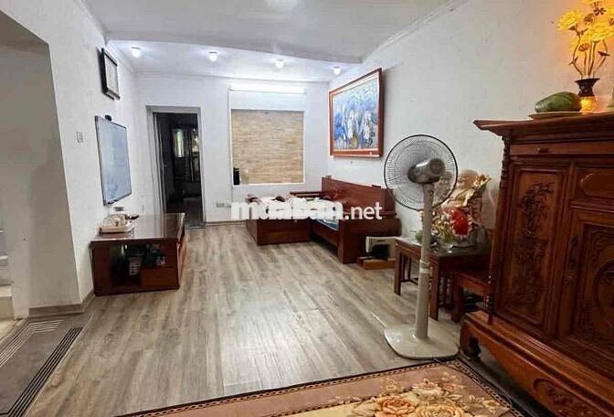 Bán nhà tập thể phố 8/3 nhà đẹp ở ngay kinh doanh 90m tầng 1 giá nhỉnh