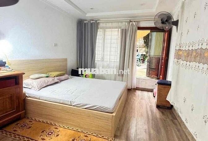 Bán nhà tập thể phố 8/3 nhà đẹp ở ngay kinh doanh 90m tầng 1 giá nhỉnh