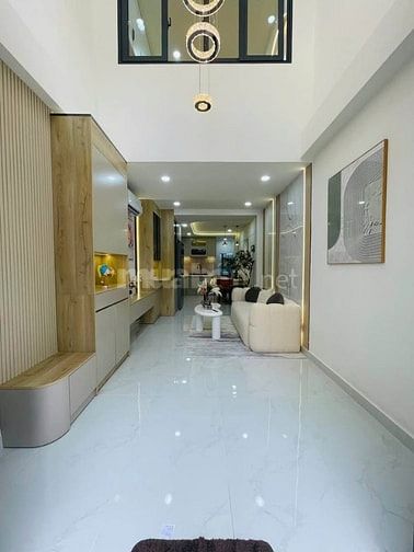 Nhà Bàn Cờ cần bán, 3 tỷ 950 (TL), Hẻm lớn 5m, không bị lộ giới, SH