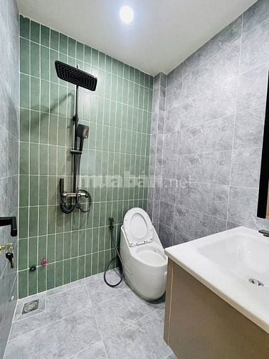 Nhà Bàn Cờ cần bán, 3 tỷ 950 (TL), Hẻm lớn 5m, không bị lộ giới, SH