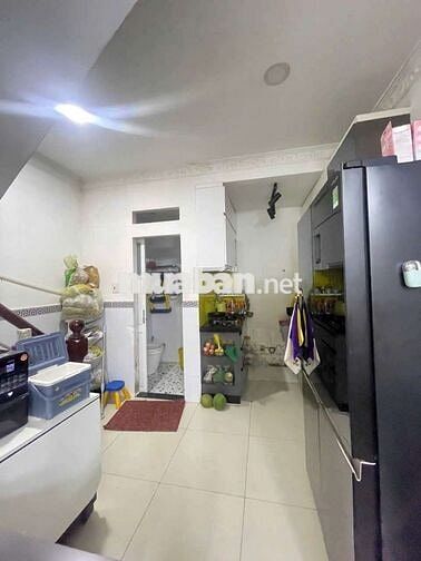 Cần bán gấp nhà P ĐHT. DT 3,6 x 10,5 .1 trệt 1 lầu 2PN 2WS hẻm xe hơi