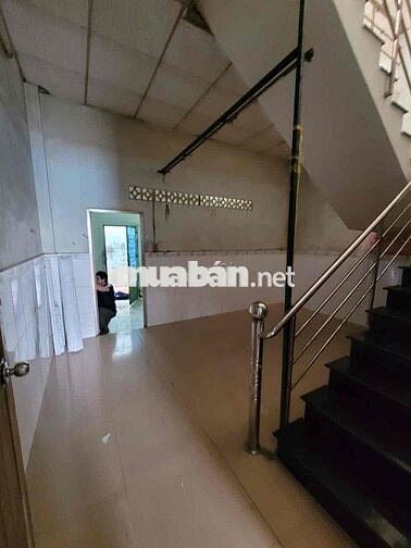 Cho thuê nhà 5x16m, 1 lầu, 2pn, hẻm xe tải, sát Song Hành, Q12. 8tr