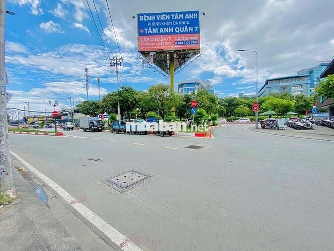 MẶT BẰMG HƠN 300M2 VỊ TRÍ ĐẮC ĐỊA KHU SINH VIÊN TẬP TRUNG Q7