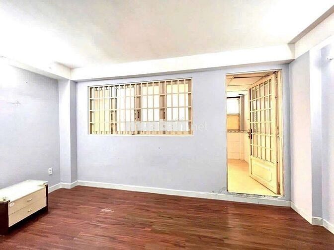 Nhà nguyên căn Lê Văn Sỹ, Giáp Q3, 3 lầu, 3PN, 4wc giá chỉ 13,8 Triệu